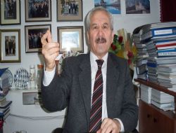 Tarihçiden uyarı..!